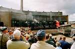 22.Mai 2004, Dampfloktreffen im Bw Dresden-Altstadt. Die Parade auf der Scheibe beginnt in Kürze.