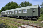 Ein Salonwagen aus Reichsbahnzeiten stand Mitte Juni 2020 vor dem Lokschuppen Pomerania Pasewalk.
