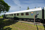 Ein Schlafwagen aus Reichsbahnzeiten stand Mitte Juni 2020 vor dem Lokschuppen Pomerania Pasewalk.
