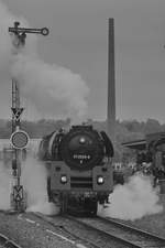 Die Dampflokomotive 01 0509-8 an einem verregneten 1.