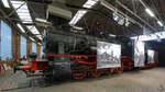 Die Dampflokomotive 55 3345 steht im Ringlokschuppen des Bochumer Eisenbahnmuseums.