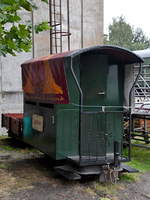 Ein Feldbahnpersonenwagen (Marke Eigenbau ?) im Eisenbahnmuseum Bochum-Dahlhausen.