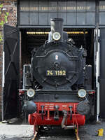 Die Mitte April 2024 vor dem Ringlokschuppen des Eisenbahnmuseums in Bochum ausgestellte Zahnradlokomotive 74 1192 wurde 1915 in der Maschinenfabrik Hohenzollern hergestellt.