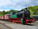 Die Dampflokomotive Hibernia 41-E wurde 1942 als  Typ Bochum  von Henschel gebaut und wurde Mitte April 2024 im Eisenbahnmuseum Bochm vor einem fiktiven Güterzug gespannt.