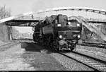 Nachschuss in SW auf 52 8154-8 des Verein Eisenbahnmuseum Bayerischer Bahnhof zu Leipzig e.V., die zu den 21. Leipziger Eisenbahntagen im Eisenbahnmuseum Leipzig-Plagwitz Führerstandsmitfahrten durchführt. [24.3.2018 | 10:43 Uhr]