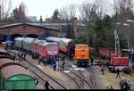 Blick auf ausgestellte Loks und Wagen im gut besuchten Eisenbahnmuseum Leipzig-Plagwitz des Verein Eisenbahnmuseum Bayerischer Bahnhof zu Leipzig e.V.