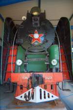 Front der russischen Schnellzug Dampflok P36 0123, ausgestellt im Eisenbahn- und Technikmuseum Prora.