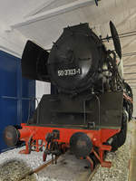 Die Dampflokomotive 50 3703-1 ist im Oldtimermuseum Prora zu finden.