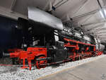 Die bei Henschel in Kassel gebaute Dampflokomotive 52 8190-2 erblickte 1944 als 52 2887 das Licht der Welt und wurde 1967 im Raw Stendal gemäß DDR-Sprachgebrauch rekonstruktiert.