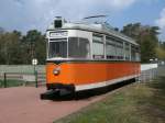 Diese ehmalige Berliner Straßenbahn dient als Eingang für das Eisenbahn-und Technikmuseum in Prora.Für einen Eintrittspreis von 6,-Euro(für Erwachsene)bekommt man eine große