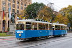 Wagen 721 auf der Maximilianstrasse mit richtigen Fahnen und dem Erasmus Graf von Deroy Denkmal am Tag zum 150 Geburtstag der Münchener Straßenbahn 17.10.26.