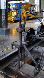 Diese muskelbetriebene Schwellenbohrmaschine war Anfang August 2020 in der Lokwelt Freilassing zu sehen.