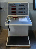 Ein ausgedientes Funkpult der Notfallleitstelle München war Anfang August 2020 in der Lokwelt Freilassing zu sehen.