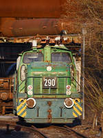 Die Elektrolokomotive 290 der Ruhrkohle AG hat einen neuen Standort auf dem Museumsgelände der Henrichshütte gefunden.