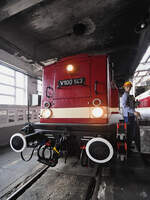 Die Diesellokomotive V100 143 wurde 1969 gebaut und war Ende März 2022 im Mecklenburgischen Eisenbahn- und Technikmuseum Schwerin ausgestellt.