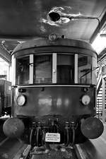 Der Ende März 2022 im Mecklenburgischen Eisenbahn- und Technikmuseum Schwerin ausgestellte Dieseltriebwagen VT 137 099 wurde 1935 gebaut.