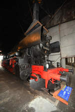 In einem der beiden Rundlokschuppen des Sächsischen Eisenbahnmuseums in Chemnitz-Hilbersdorf ist die Dampfllokomotive 52 8149-8 zu sehen.