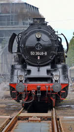 Die Dampflokomotive 50 3648-8 wartet auf den heutigen Einsatz. (Sächsisches Eisenbahnmuseum Chemnitz-Hilbersdorf, September 2020)