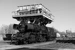 50 3628 wird unterhalb des Kohlebunkers im Bw Chemnitz-Hilbersdorf positioniert - Neben 58 261 sollte sie an diesem Abend das Nachtmotiv am Kohlebunker bereichern, 12.03.2022