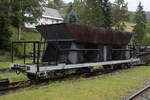 Dieser Kohleschüttgutwagen (97-20-06) wurde 1978 unter Verwendung eines ausgemusterten  offenen Güterwagens der Gattung OOw, Baujahr 1912 gebaut.