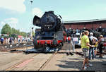 50 3648-8 des Sächsischen Eisenbahnmuseum Chemnitz-Hilbersdorf e.V. (SEM) verlässt anlässlich des 28. Heizhausfests die Drehscheibe des östlichen Ringlokschuppens im SEM.
[25.8.2019 | 13:41 Uhr]