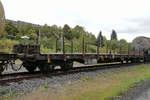 Dieser Flachwagen (37 80 3915 393-7) war im Sächsischen Eisenbahnmuseum Chemnitz-Hilbersdorf ausgestellt. (September 2020)