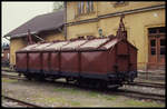 Schmalspurmuseum Oberrittersgrün am 6.6.1991: Vor dem Bahnhofsgebäude Oberrittersgrün steht ein schöner Klappdeckel Wagen!