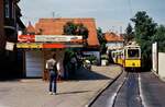 Am 26.09.1986 lag auf den Gerlinger Straßenbahnschienen neben der Feuerwache wohl wegen der Sonderfahrten viel Sand. Museumszüge und GT4-Züge nach Fahrplan wechselten sich dabei ab. Vorn befindet sich TW 851 plus Beiwagen 1390. 