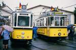 Das frühere Straßenbahnmuseum Gerlingen zeigte auch bei Regen stolz seine  Schätze : Nachbaustraßenbahnwagen TW 276 und der ältere TW 418 vor dem leider abgerissenen Gerlinger BW der SSB (1988?)