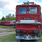 Die Elektrolokomotive 251 012-1 stand Mitte August 2018 im Eisenbahnmuseum Weimar.