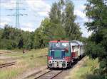 Wegen eines Kesselschadens an der Dampflok  Karoline  bringt diesmal eine Mak Diesellok (ehemals bei Städtische Werke Krefeld) der Arbeitsgemeinschaft Geesthachter Eisenbahn den Zug Bergedorf-Süd -