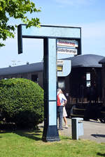 Schilder am Kappelner Museumsbahnhof (Angelner Dampfeisenbahn).
