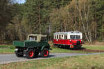 Am 11. und 12. April 2026 fand auf der Bleckeder Kleinbahn eine private, von Eisenbahnfreunden organisierte, Fotofahrt statt. Am 12. April war der Ameisenbär VT 0508 bei Boltersen unterwegs, wo ein Unimog ihm Vorfahrt gewähren müsste.