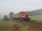 Kf 11 098 der Ostertalbahn am 25.10.08 im nebligen Ostertal mit den Fahrgsten des  Club der DR Ehrenlokfhrer 
