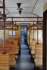 Ein Blick ins Innere der historischen und restaurierten Wagen am Bahnhof Altomünster beim Dampflok - Event vom Bayerischen Localbahnverein e. V. aus am 19.07.2015 zwischen Dachau - Altomünster, auf der Ludwig-Thoma-Strecke. 