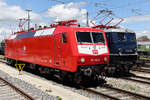 120 145 und E 10 228 vom Bahnsteig in N�rdlingen aus fotografiert am 14.5.26.