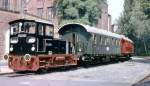 BEF V14 001 in Berlin, auf der Insel Eiswerder. Im September 1982 fanden BEF-Sonderfahrten in Berlin-Haselhorst statt. Man nutzte die Gleise der elektrischen Siemens-Werkbahn und den WTAG-Anschlu auf Eiswerder. Das ist lngst unwiederholbare Geschichte.