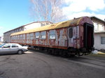 Am Schlafwagen WLAB 56 80 70-40 141-5 haben die Berliner Eisenbahnfreunde noch Arbeit,trotzdem durfte ich,am 26.März 2016,den Wagen im Freigelände im  Eisenbahnmuseum Basdorf besichtigen.