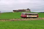 MAN VT 26 der Chiengauer Lokalbahn auf dem Weg von Bad Endorf nach Obing bei Mallerting am 12.04.2026