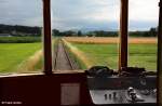 Chiemgauer Lokalbahn Blick aus dem Fhrerstand vom Esslinger Triebwagen VT 103 auf die Strecke Richtung Bad Endorf, KBS 12951 Lokalbahn Bad Endorf - Obing im See   LEO  , fotografiert bei Halfing am
