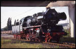 Unter der Fußgänger Brücke in Lengerich Hohne ist die Wasser Zapfstelle für die Dampfloks von Eisenbahn Tradition. Am 9.7.1993 war 503655 im Einsatz.