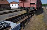 24.05.10 , Bruchhausen-Vilsen ; noch einmal der Rollwagen am Anschluss zum Regelspurgleis.