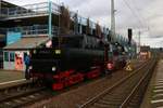 Eisenbahnfreunde Treysa 52 1360-8 mit Sonderzug in Gelnhausen am 07.12.19