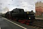 Eisenbahnfreunde Treysa 52 1360-8 mit Sonderzug in Gelnhausen am 07.12.19