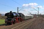 03 1010- auf ihrer Fahrt der Eisenbahnfreunde Treysa nach Siegen zum SEM.Hier am 05.04.15 kurz vor ihrem nächsten Halt Wetzlar.