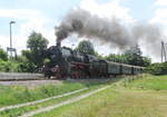 52 6106 mit GES-Wagen bei Korntal nach Weissach (Strohgäubahn) am 3.6.2018