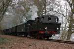 Hespertalbahn D8 Typ Knappsack am Baldeneysee in Essen Kupferdreh, Dezember 2015.