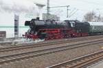 Die 41 1144 schiebt einen von der E94 088 gezogenen Sonderzug von Dresden Altstadt nach Dresden Neustadt für eine der ersten Sonderfahrten vom Dampflokfest 2026