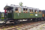 Zweiachsiger 3.-Klasse-Wagen der Kandertalbahn von 1898, aufgenommen in Haltingen am 30.7.17.