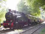 98 8921,  Graf Bismarck XV  (Krefelder  Schluff ): Erste planmige Einfahrt der Saison 2007 am 01.05. in (Krefeld-)Hlser Berg. Der komplette Zug besteht aus 5 Wagen 1. bis 3. Klasse, einem bewirtschafteten Buffet-Wagen und 2 Gterwagen zur Fahrrad-Befrderung.